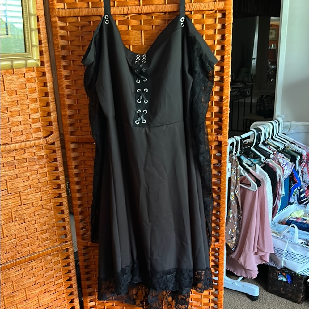 Black Lace-Up look Dress with Lace Trim